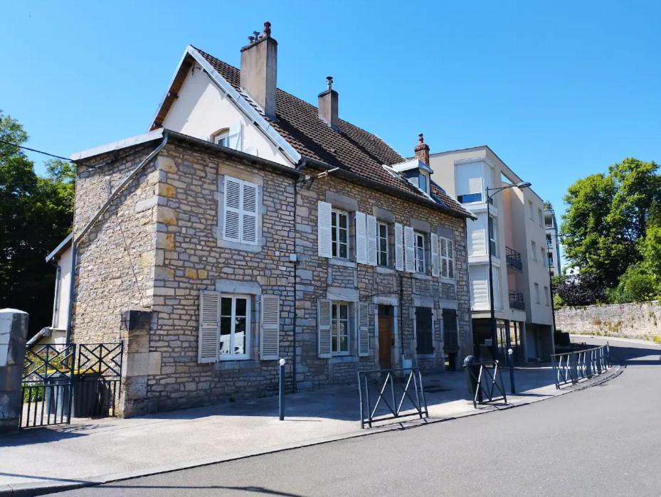 Les Glycines, Un Air De Campagne A La Ville Besancon Exterior photo